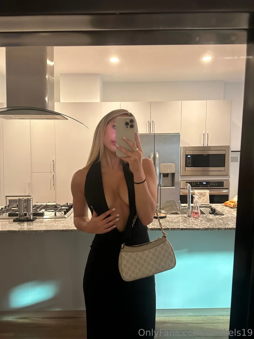 Is this dinner outfit good enough for you to take me out 