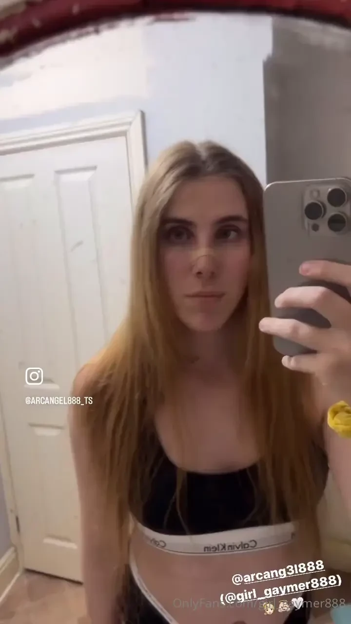 I ll tell you a little secret if you ll be a good boy for mummy 