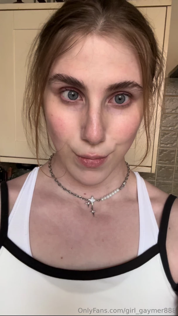 Is there a man in the world who d turn down worshipping me 3 