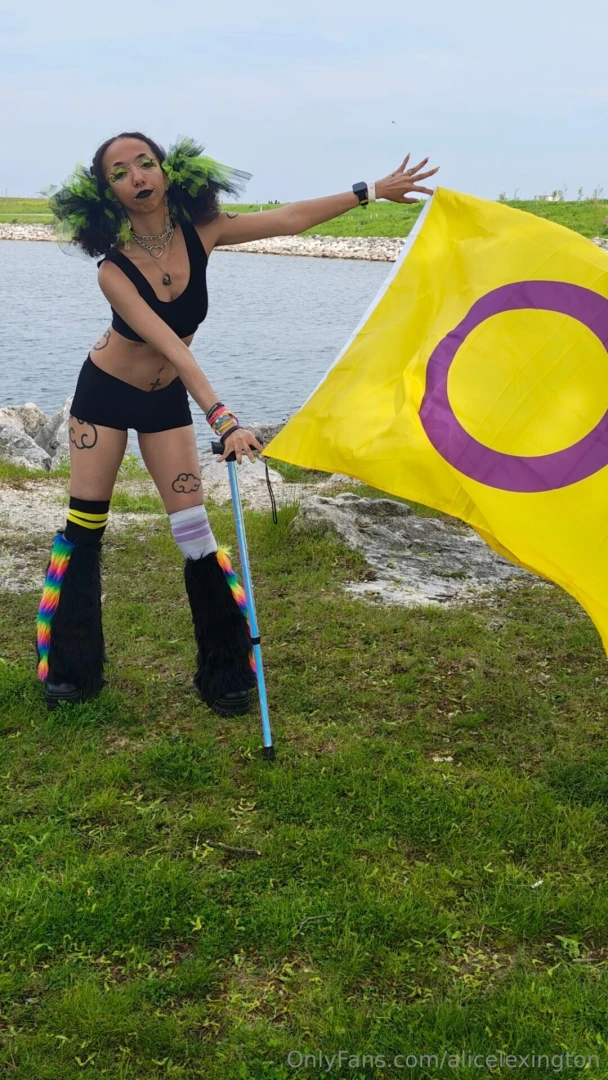 Actually hold on let s do a poll that flag you seen me holding you don 