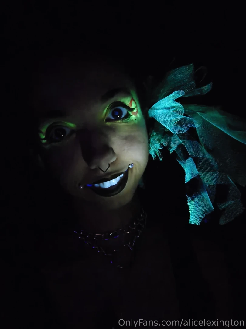 I m in the darkness and i do not come in peace 