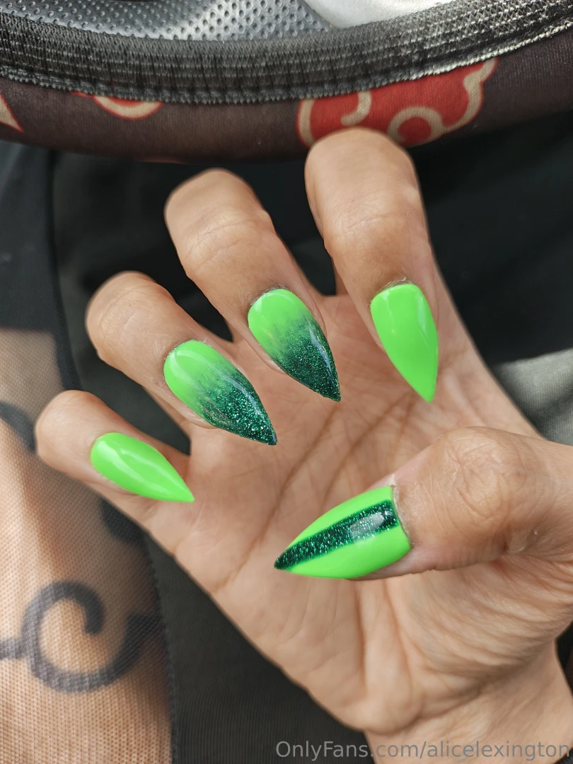 My stupid ass nails that keep getting compliments when i never part 1 