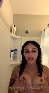 altheaj69 - Lil shower thirst trap 