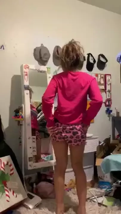 Who wants to fuck me in the ass 