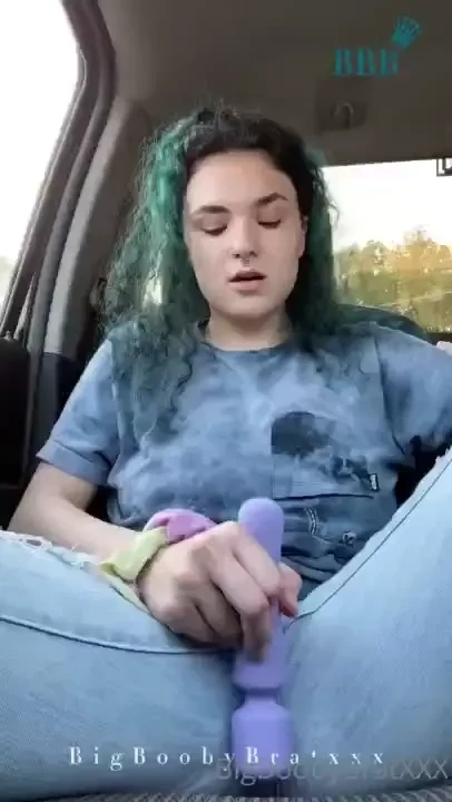 Vibrator fun in the car in jeans 