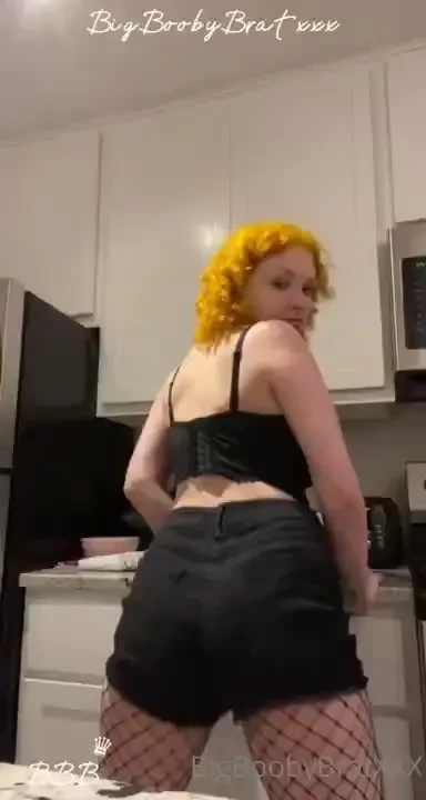 Fishnet strip tease and twerk 