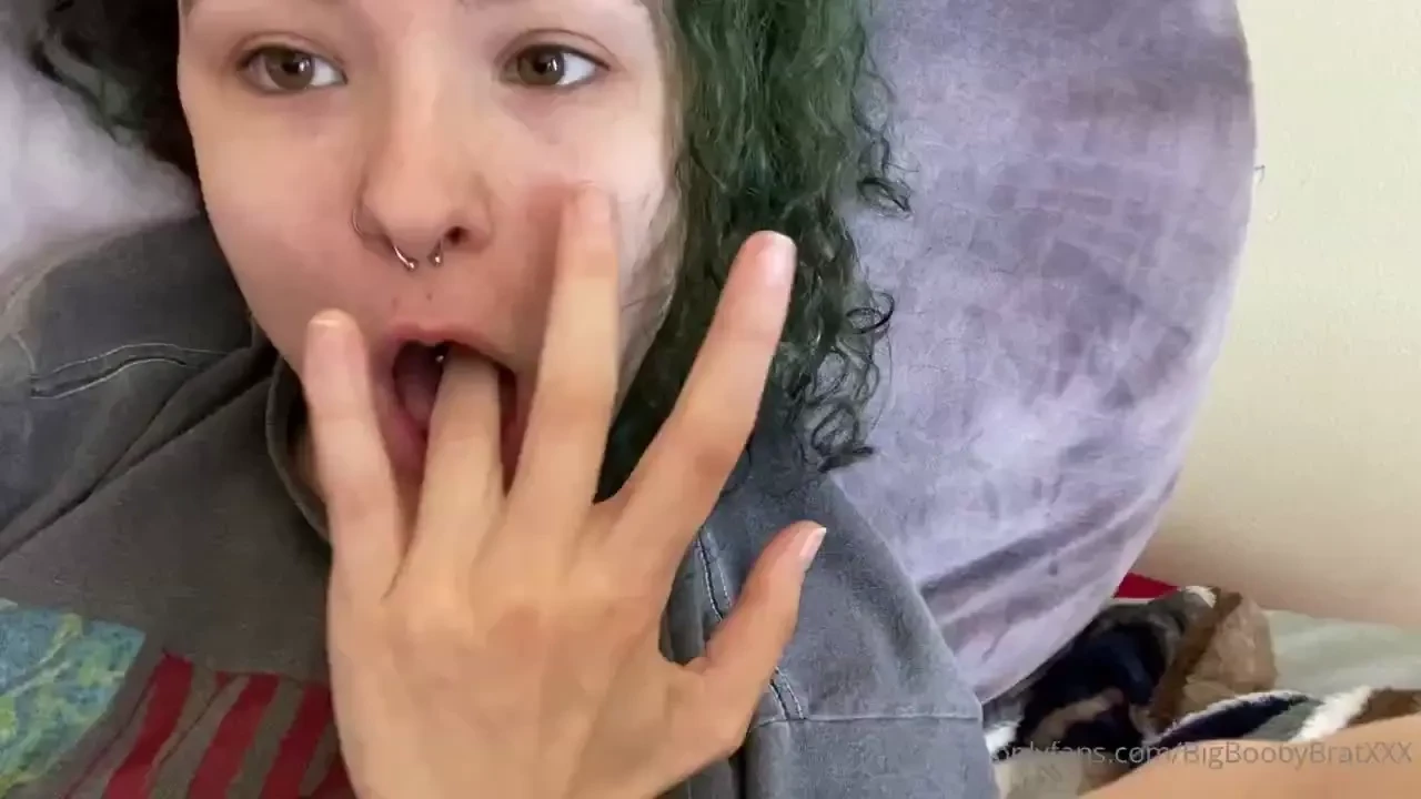I love sucking and licking off every drip of my delicious cum 
