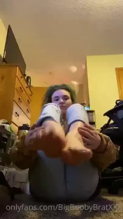 You wish you could touch my feet i wouldn t let you within 10 feet of 