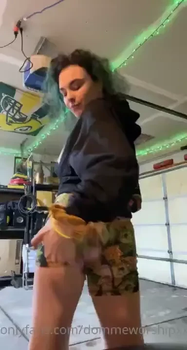 So juicy amp jiggly look at that ass shake 