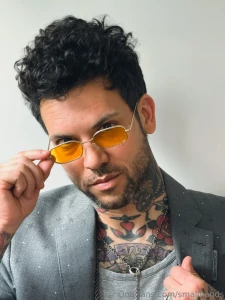 I m looking right at you can you feel the desire in my eyes