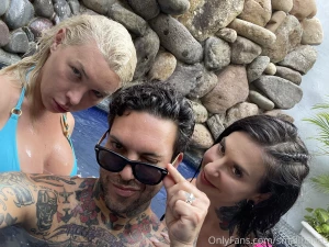 Aubreykate and joannaangel suck my cock in a hot tub what do you think