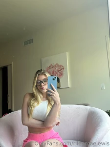 It still feels like the weekend but its monday guess we gotta make the