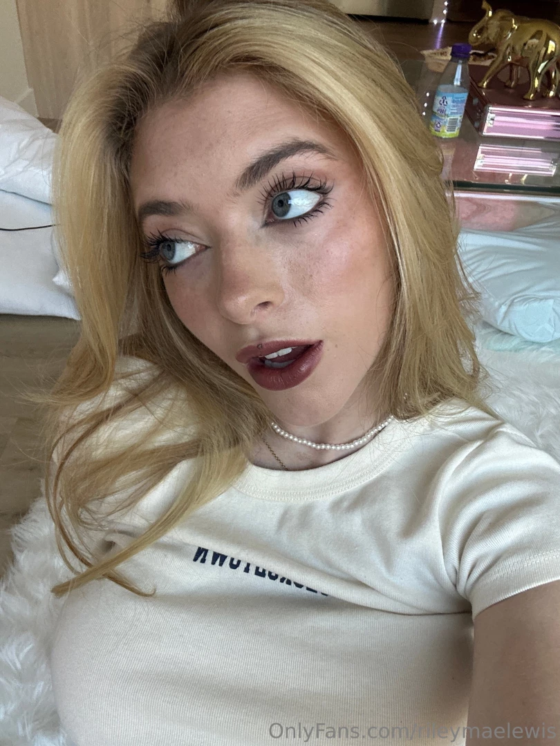 Ughh how am i bored rn message me 