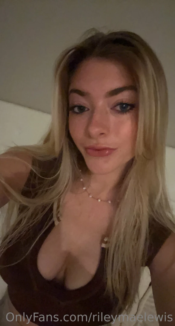 Some people say i dont smile enough so here you goo 