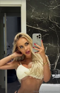 Hey baby don t you think this top is too short