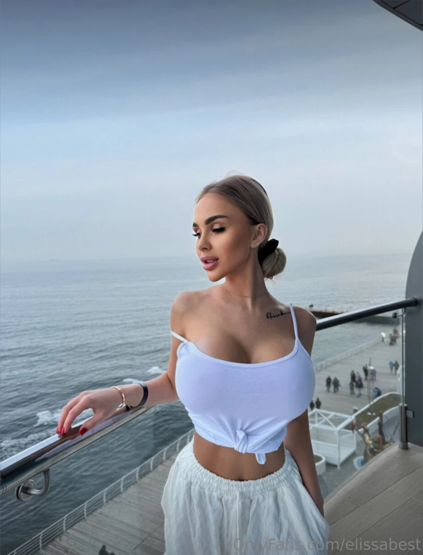 I love the sea and the sun and relax do you want to join me 