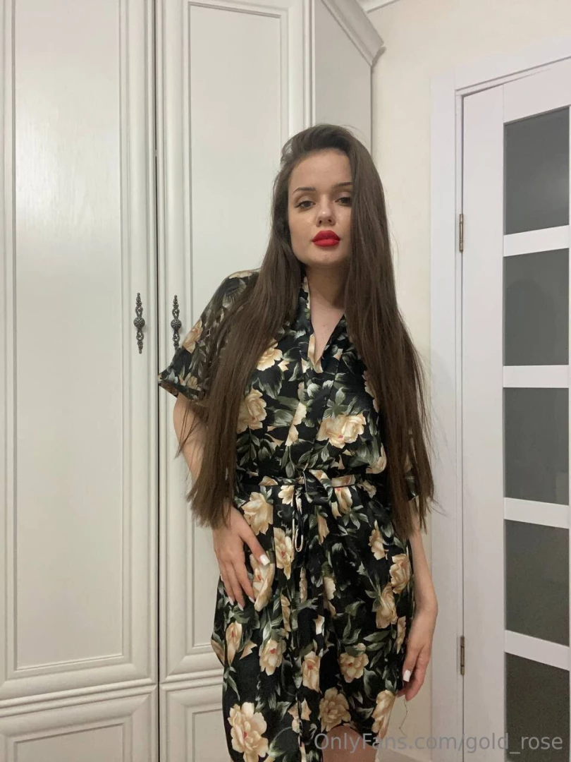 In this picture i look like an obese housewife who would do anything 