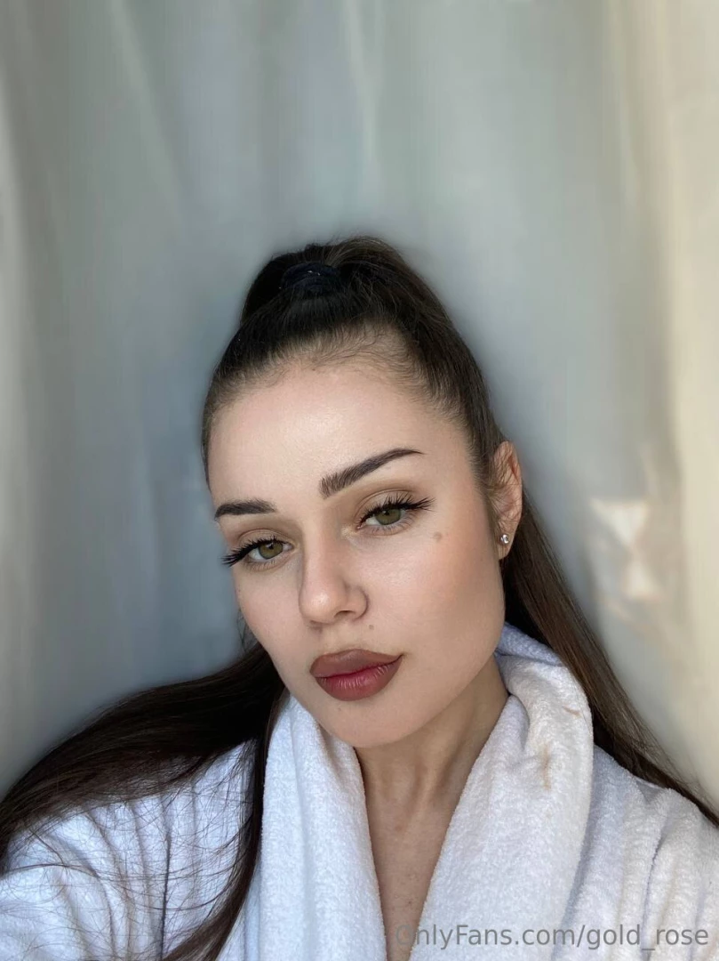 Getting ready for our date looks good 