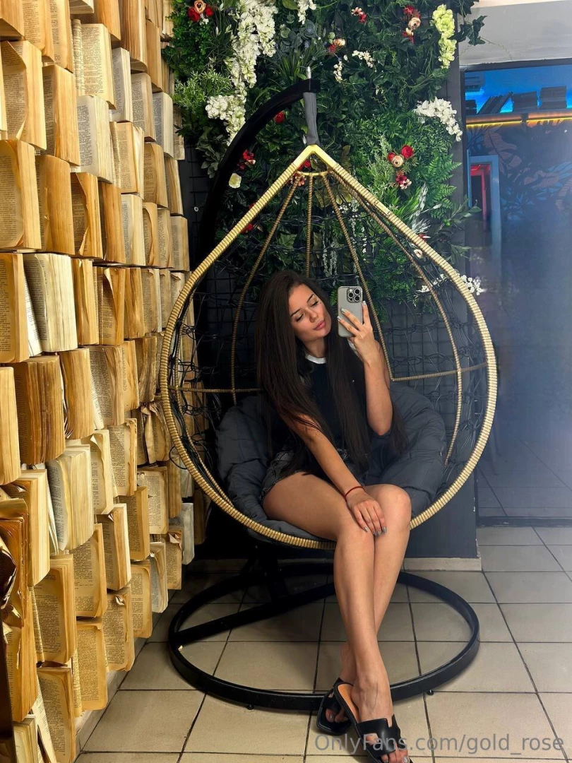 Just waititng u on our first date 