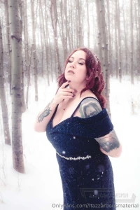 Hazzard_66 is an elf ice queen she loves doing fantasy and horror part 1