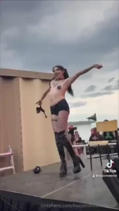 Xx bellaquinn slaying the stage