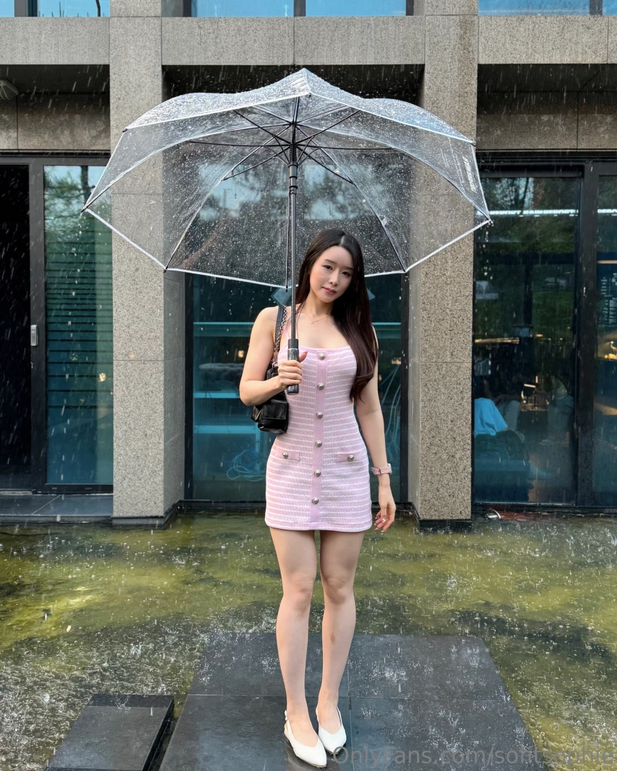 Rainy days ask for cute outfits and clear umbrellas 