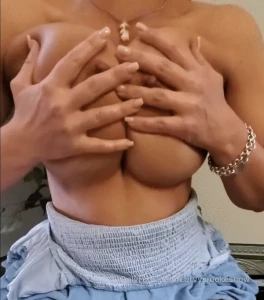 Happy monday for anyone that s new - i offer custom videos and photos