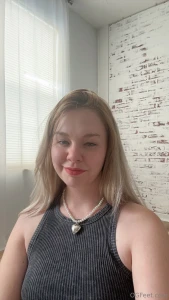 Come say hi in my dms i might show you more than just a smile