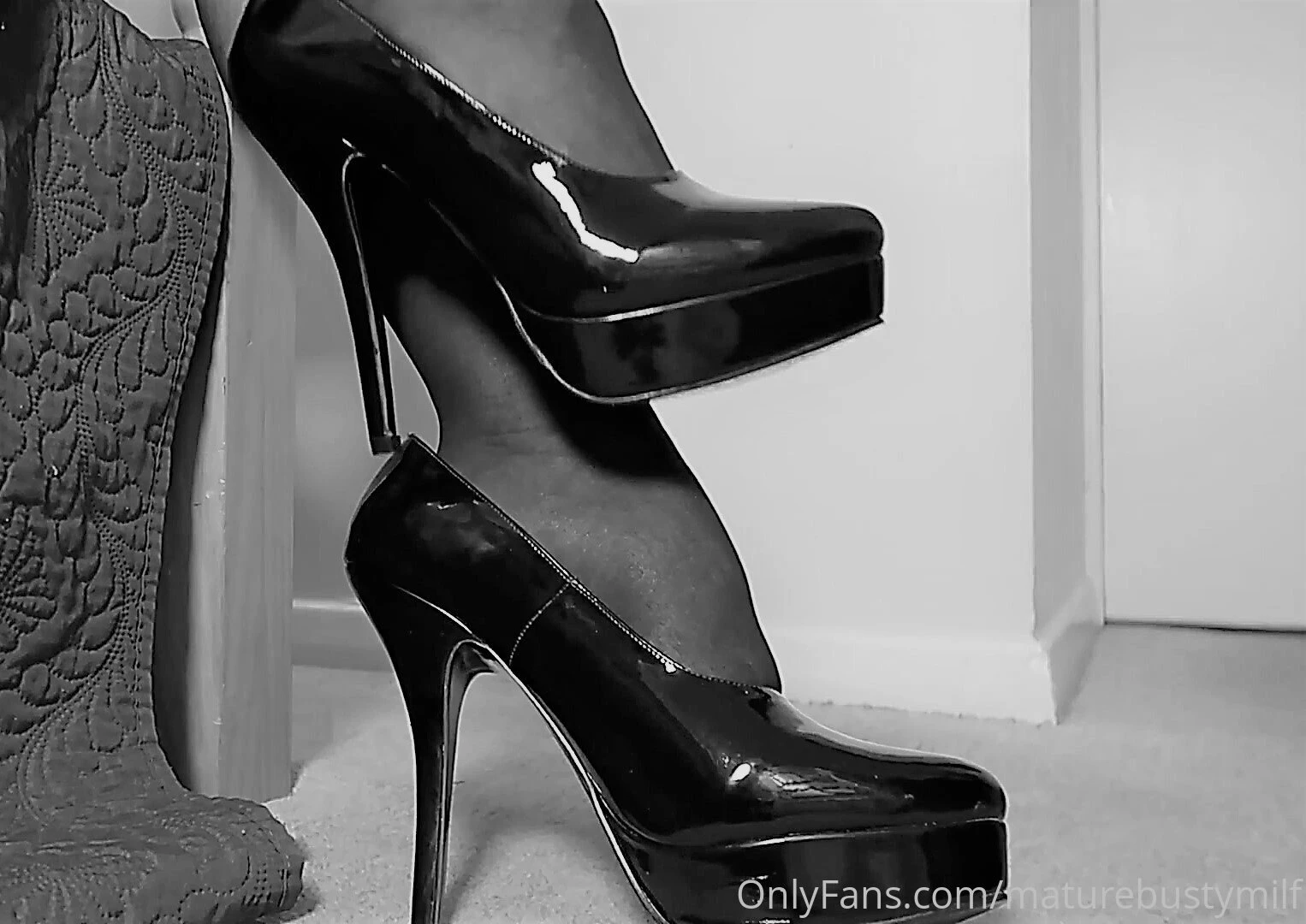 Calling all feet lovers 10 minutes of foot fun heels stockings 