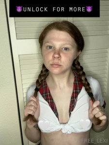 Goodnight of unlock to see this college babe tease her tight body in