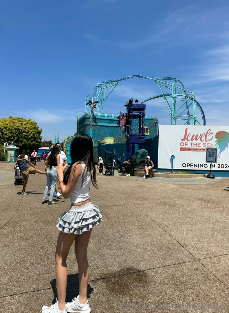 People keep looking at me 