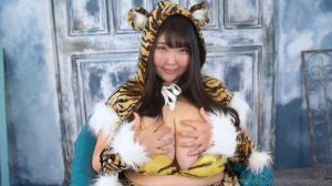 8 min 4k video of me in a sexy tiger costume rawr