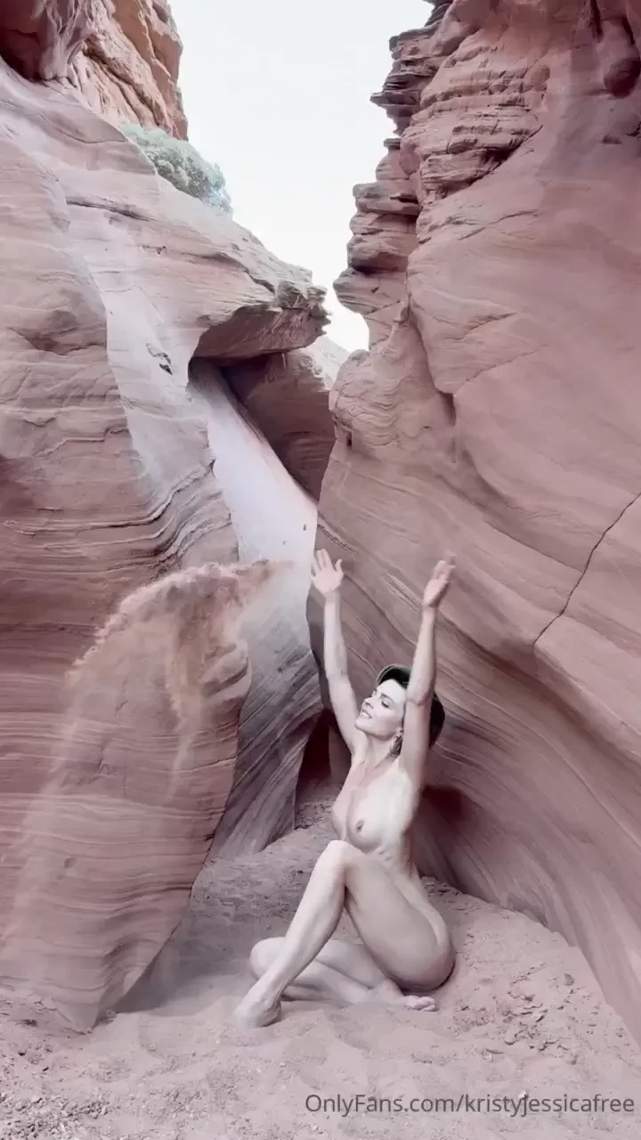 A naked freebie for you tips are appreciated 