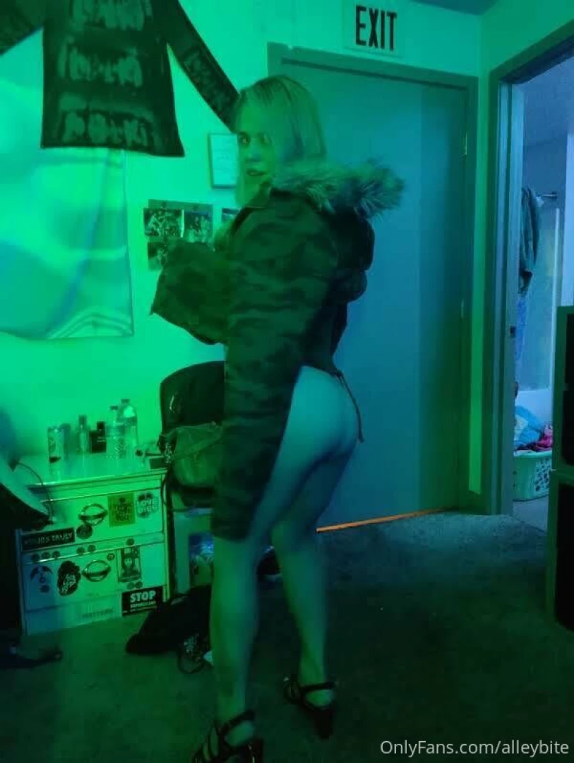 I got cum on me hehe parisrosexxx69 part 8 