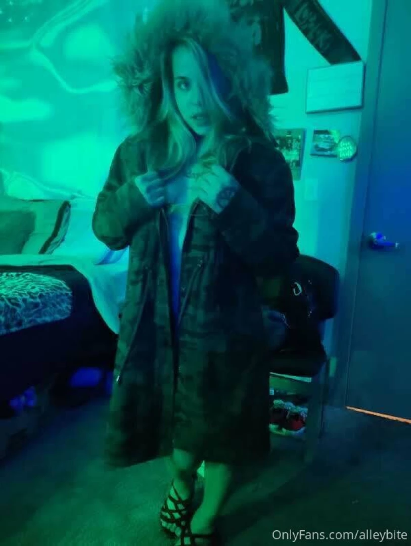 I got cum on me hehe parisrosexxx69 part 6 