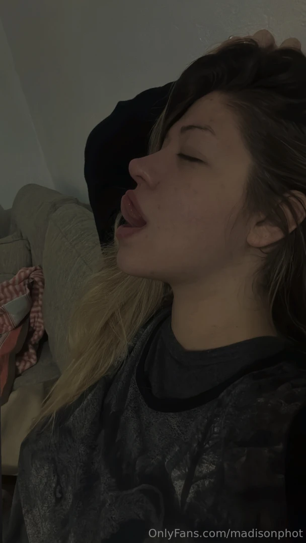 I think my tongue is the best part 1 