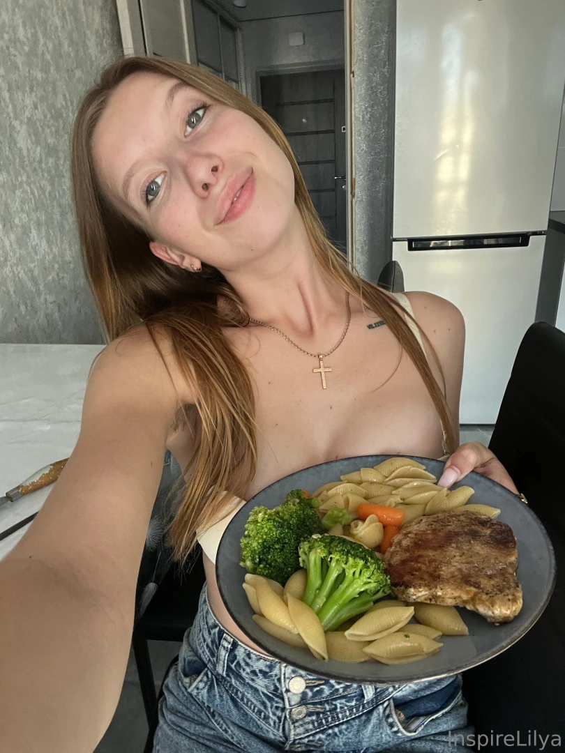 Just a healthy dinner tonight after all eating everything can make you 