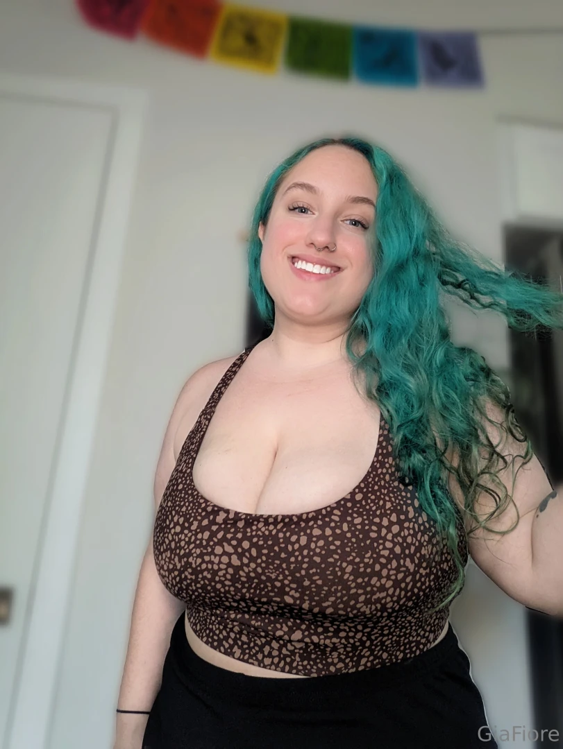 Just a little reminder that beauty comes in all shapes and sizes 