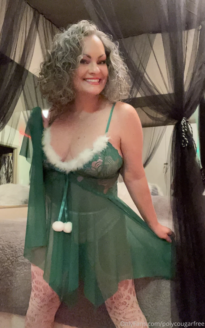 I know christmas is over but i m just loving how i look in this green 