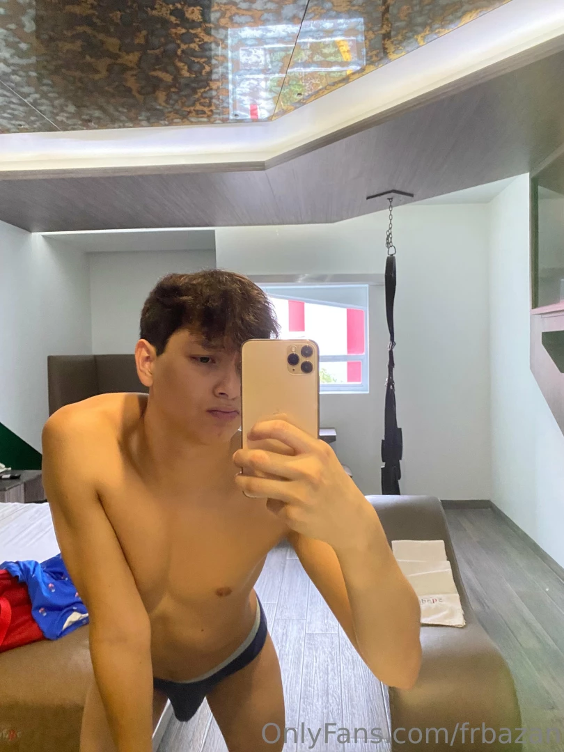 Amo como se me ve este calz n alguien lo quiere lleno de semen manden 