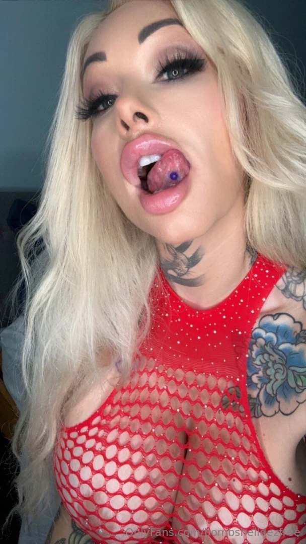I love flicking my tongue piercing on your tip 