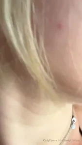 What will you choose the beautiful view or the beautiful me