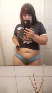 Vine a hacerme masajes y como se que sos un pajerito voyeurista te