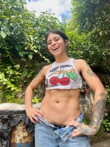 Do you like hairy armpits or do you prefer a big bush part 1