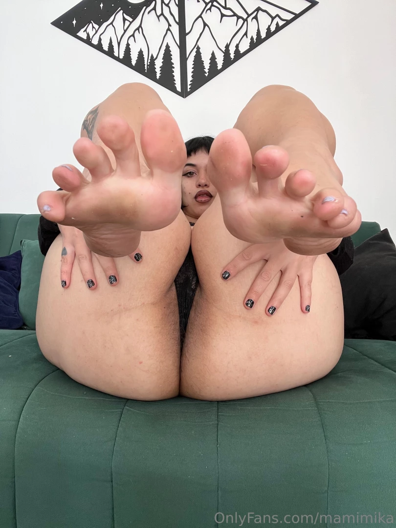 Are you ready to suck my feet 