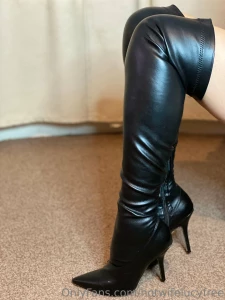 Would you like to see me wearing just these tip 5 for a naked pic of