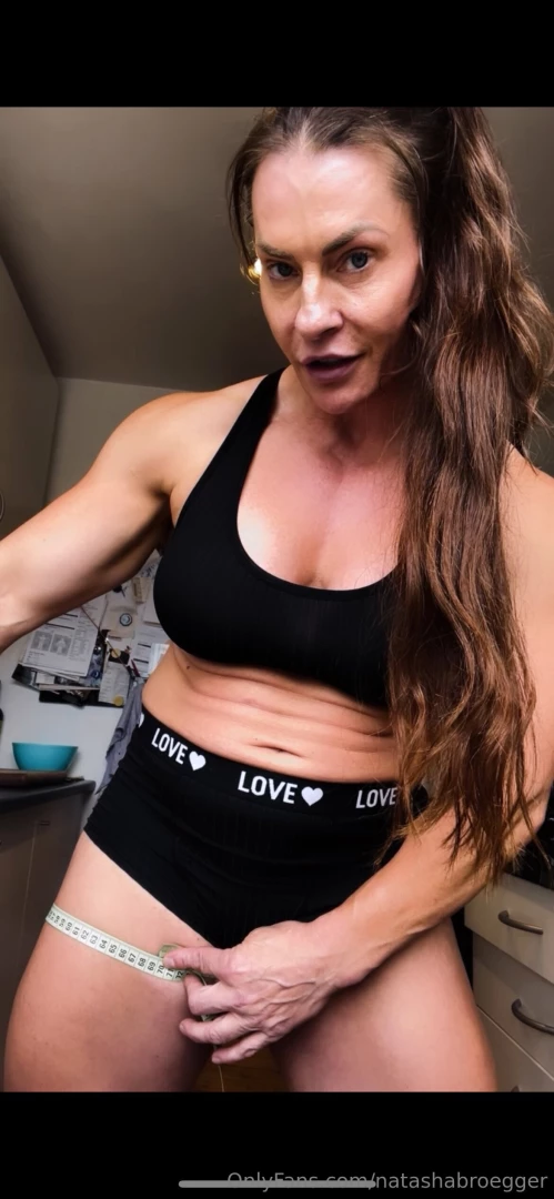 Thought you might like this measuring my legs cause everyone knows 