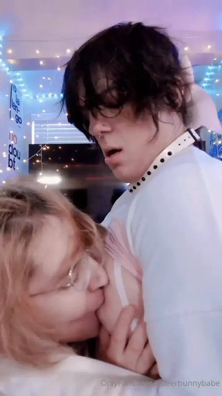 I love being worshipped would you worship me too 