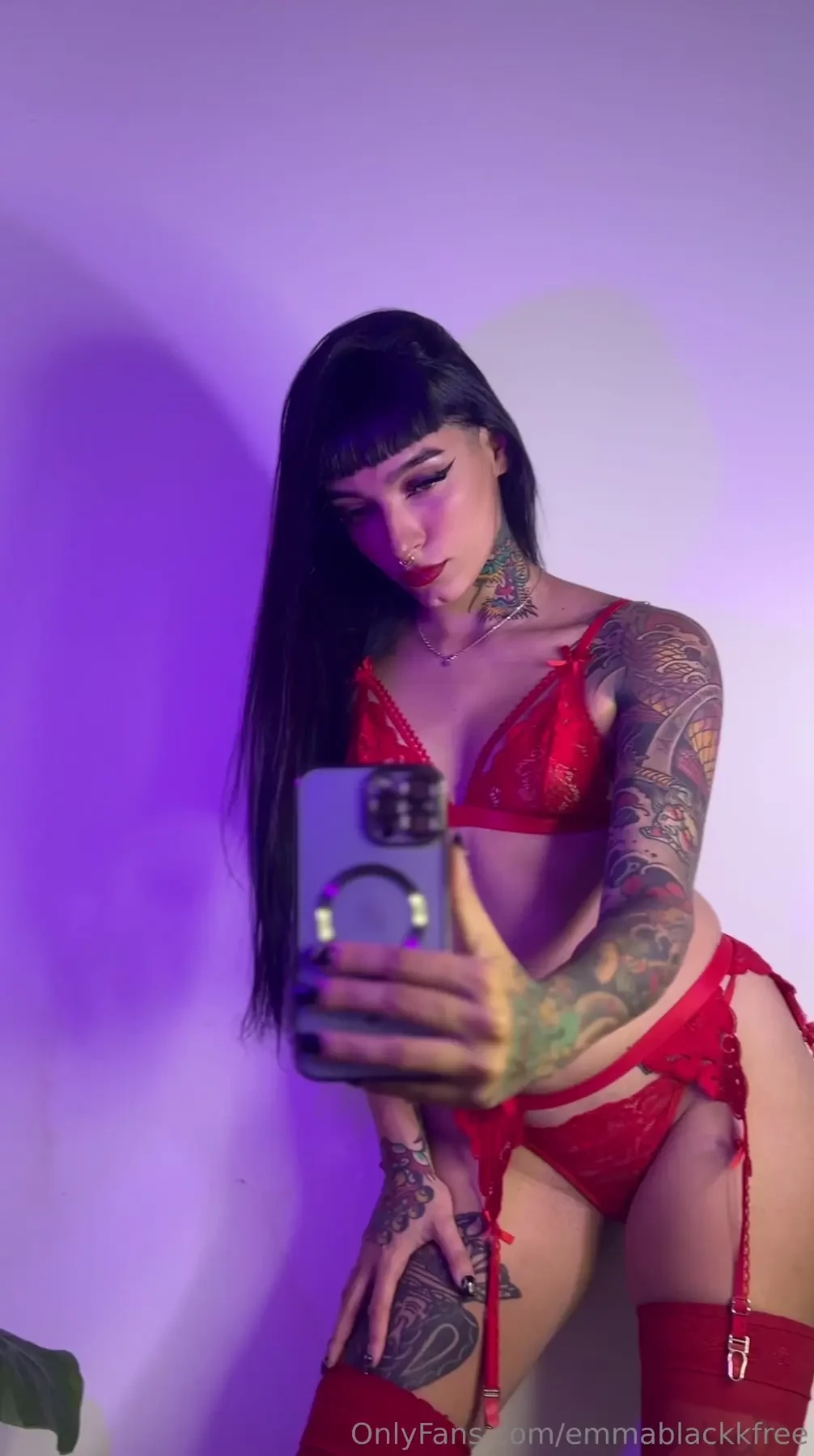 Si queres ver m s entra ac emmablackk if you want to see more come 