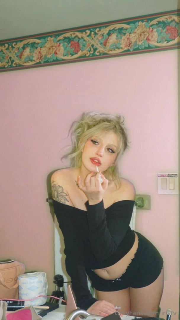 Black fits and bold lips 